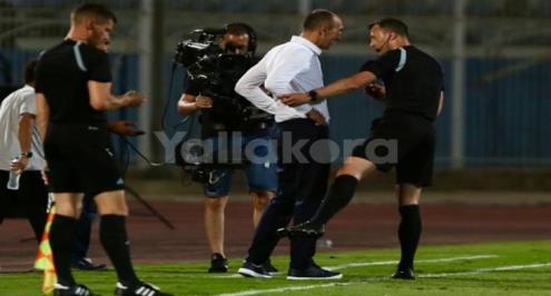 "موقوف وبتاع رشاوي".. محمود دونجا يهاجم حكم مباراة بيراميدز والأهلي